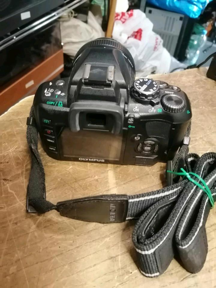 OLYMPUS E-410 + OLYMPUS Zuiko Objektiv, mit Zubehör!!!