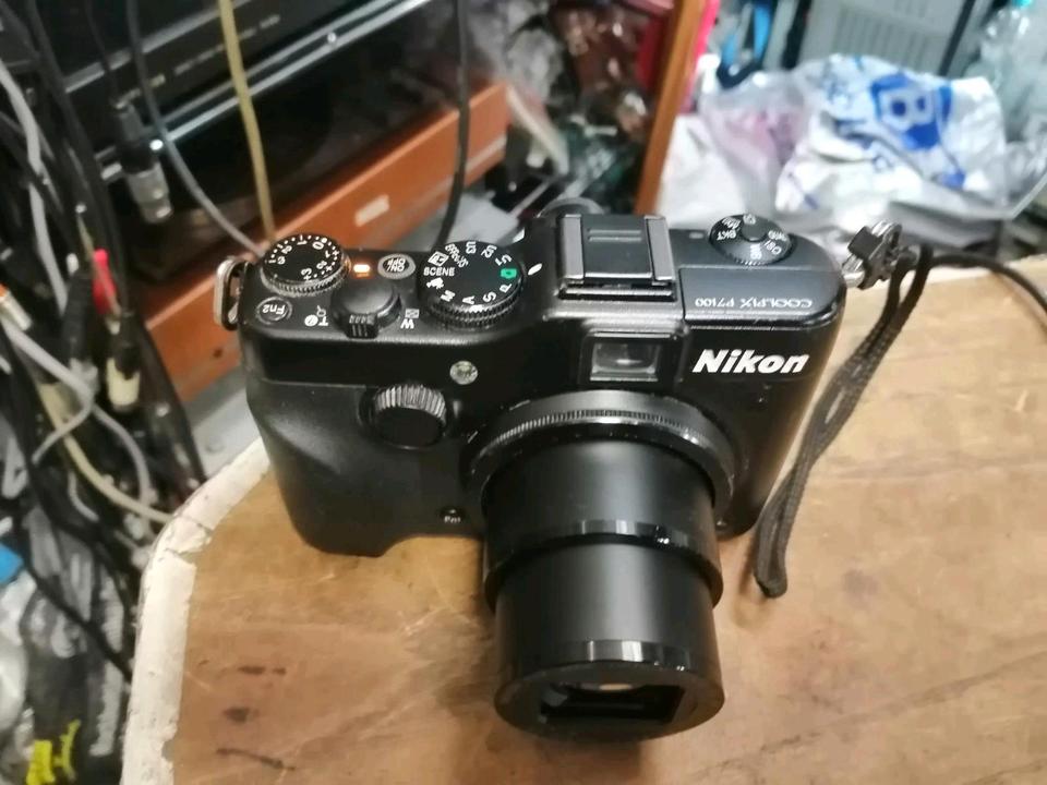NIKON COOLPIX P7100, Digital-Kamera mit Zubehör - etwas DEFEKT!!!