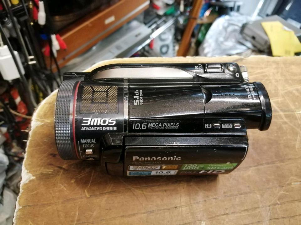 PANASONIC HDC-HS300, Videocamera OHNE Speicherkarte!!!