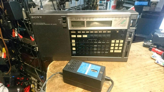 SONY ICF-2001D, Weltempfänger/Radio mit Original-Adapter!!