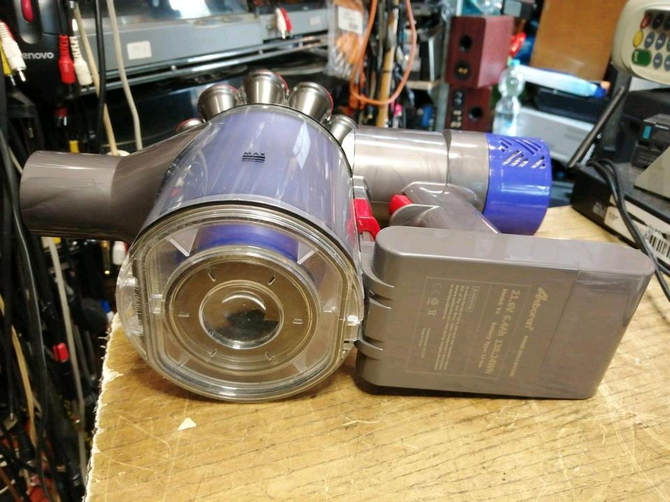 DYSON V6 fluffy, Akku-Staubsauger mit Zubehör
