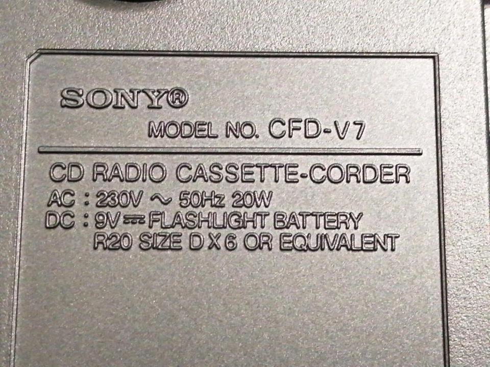 SONY CFD-V7 Radio-Cassetten-Recorder mit CD, guter Zustand!!!