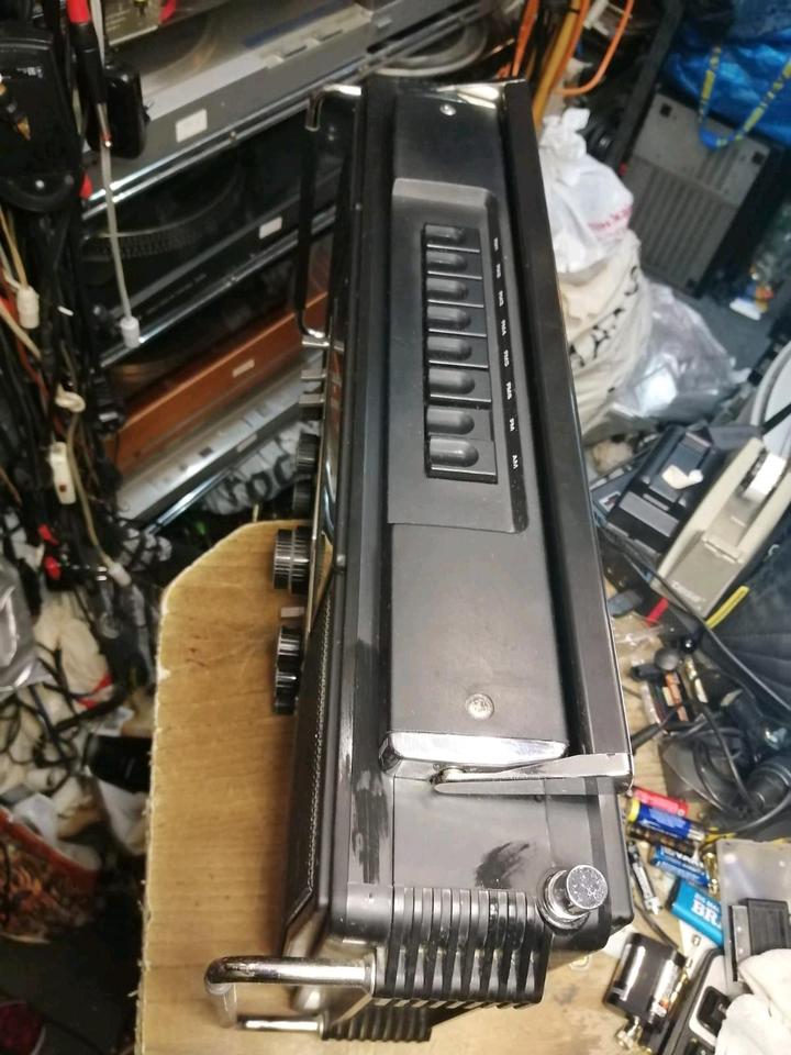 GRUNDIG SATELLIT 2400, Radio mit Netzkabel!