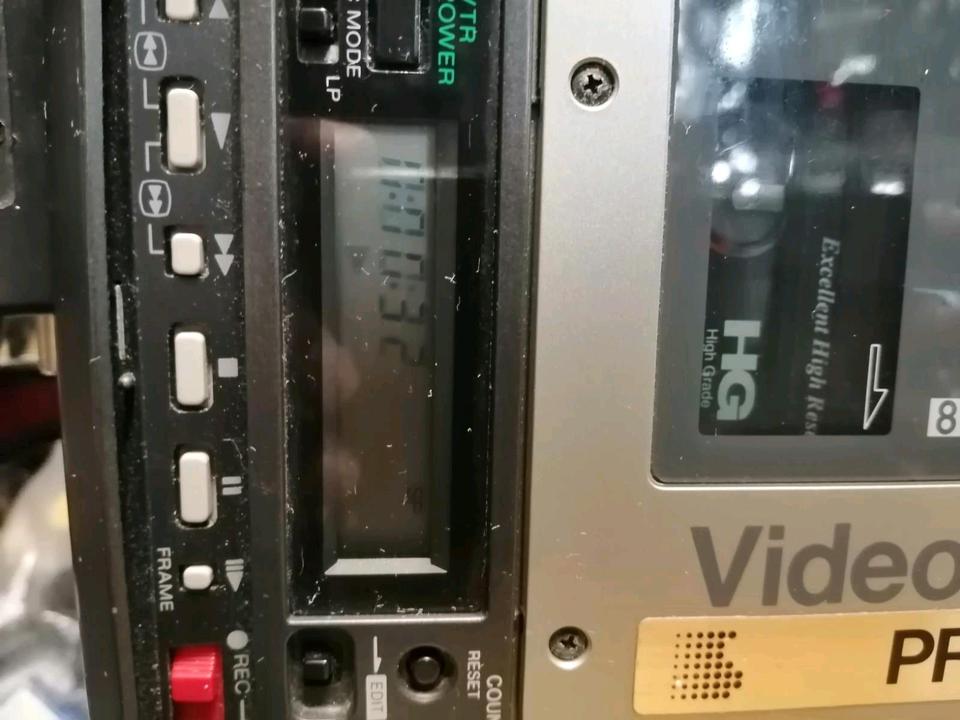 SONY CCD-V100E, Videocamera Video 8 + RFU-87E, mit Zubehör!!