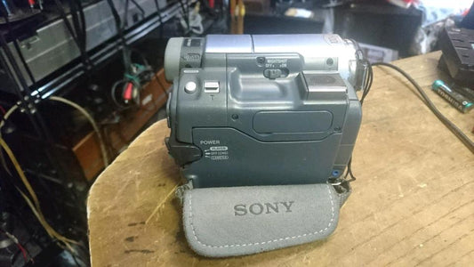 SONY DCR-TRV12E, MiniDV-Videocamera mit Zubehör!