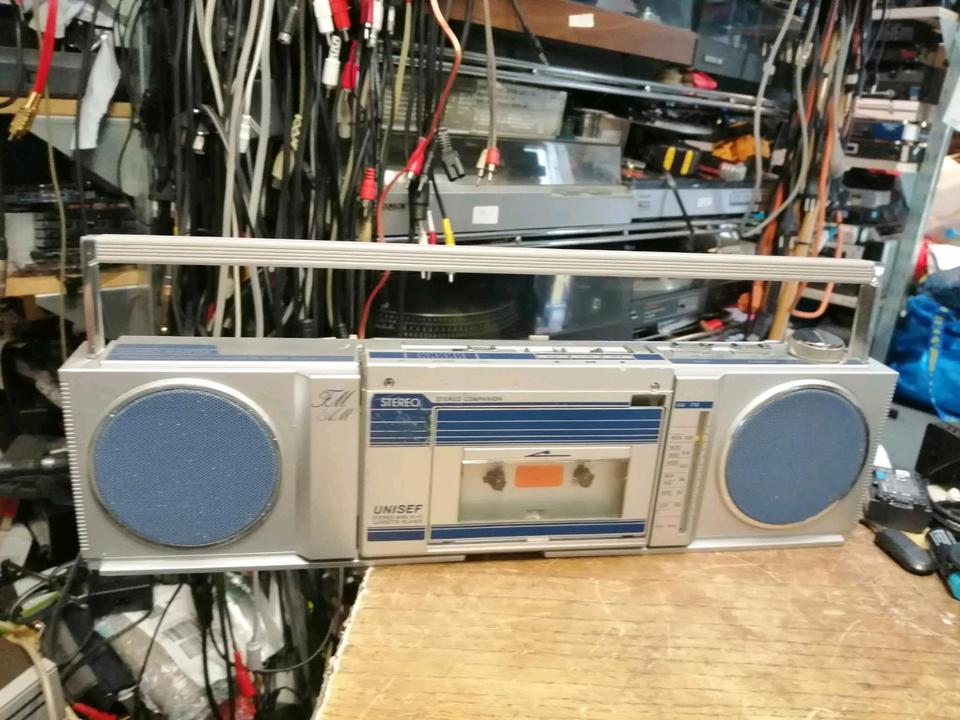 UNISEF AF-2000 Stereo Mini Radio-Cassetten-Recorder!!!