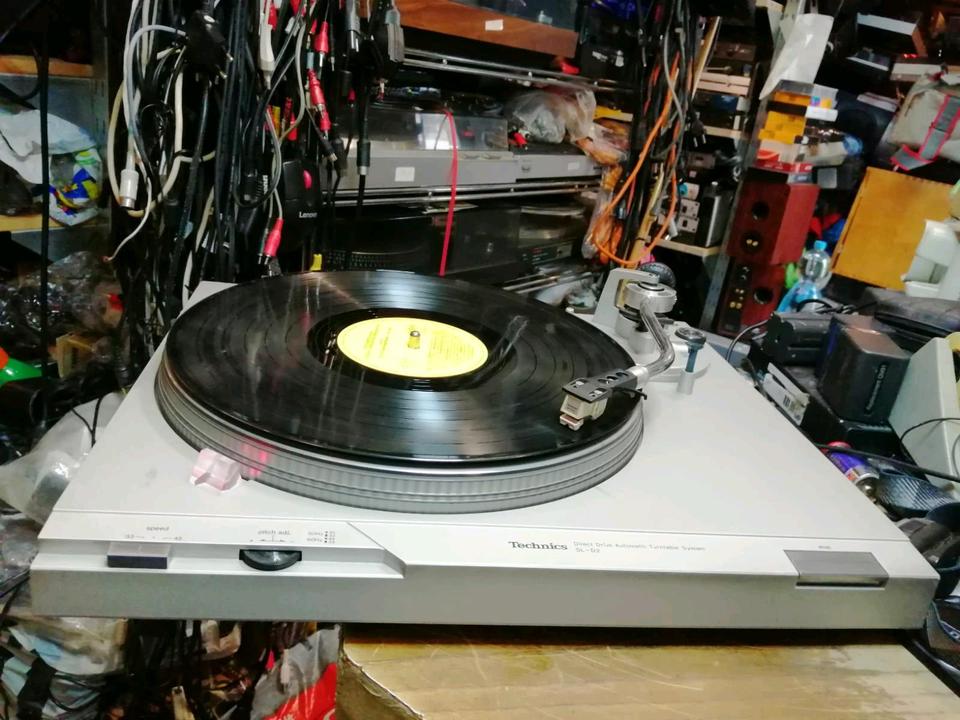 TECHNICS SL-D2 Plattenspieler, mit NEUER Nadel!!