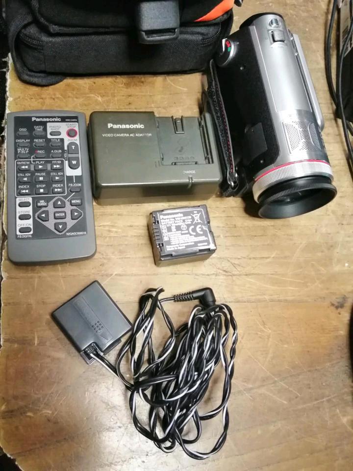 PANASONIC HDC-SD707, Videocamera mit Zubehör!!!