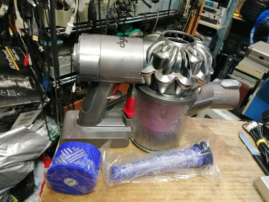 DYSON V6 Fluffy, Akku-Staubsauger mit Zubehör!!