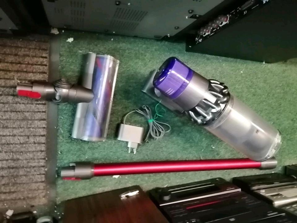 DYSON V11, Akku-Staubsauger mit Zubehör!!!