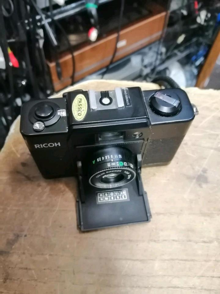 RICOH FF-1 Color Rikenon, Analog-Kamera mit 2 NEUEN Batterien!!