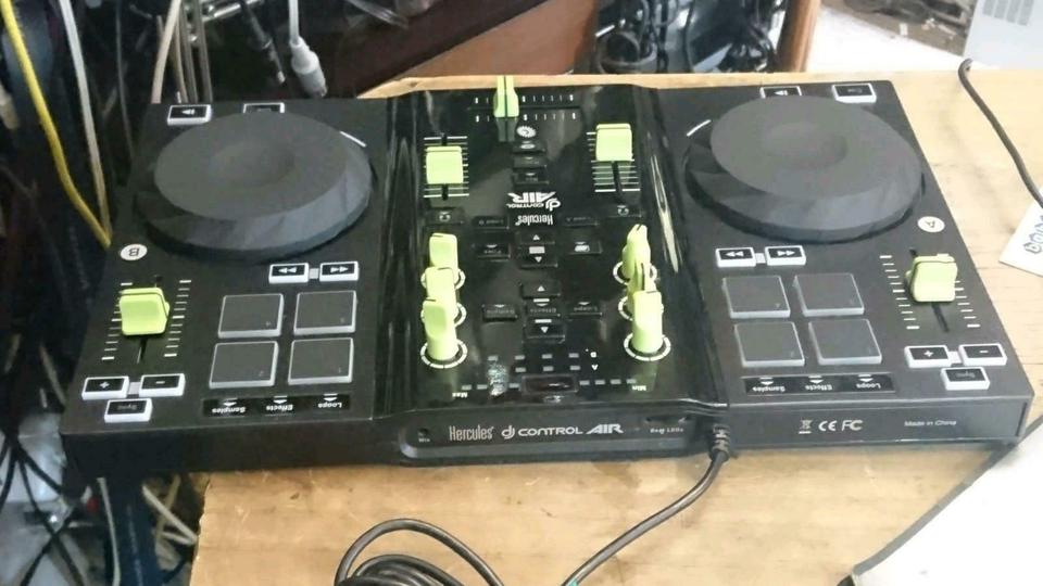 HERCULES DJ Control Air; DJ-MIXER, sehr guter Zustand!