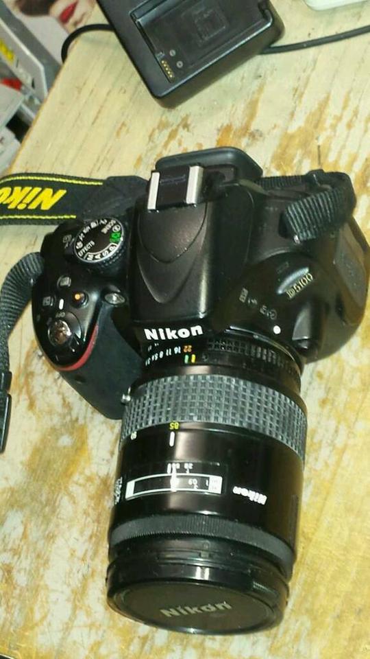 NIKON D5100 Digitalcamera + Objektiv NIKKOR 28-85 mm