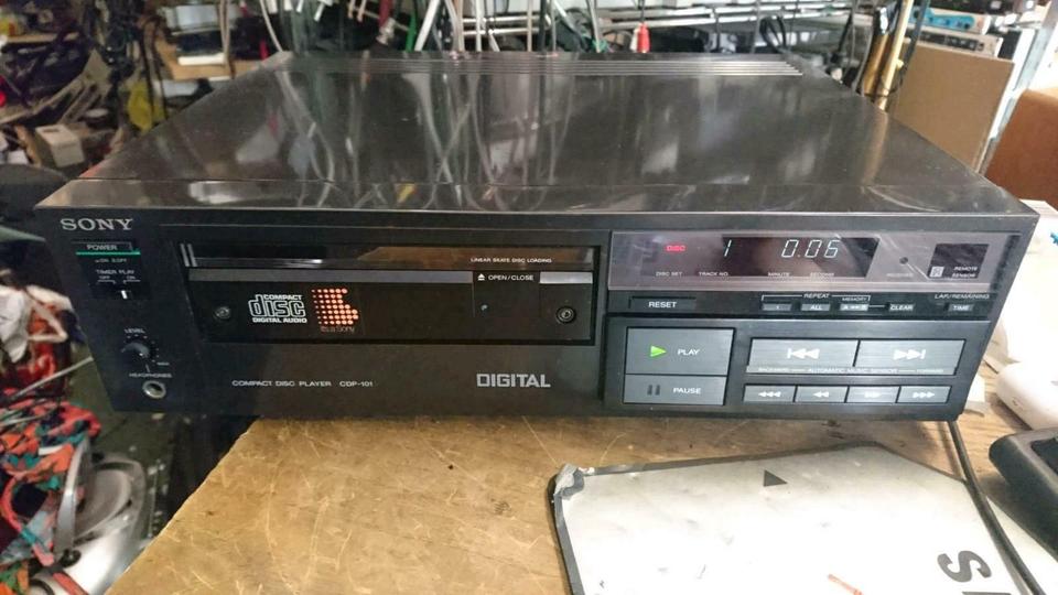 SONY CDP-101, CD-Player OHNE Fernbedienung, etwas DEFEKT!!