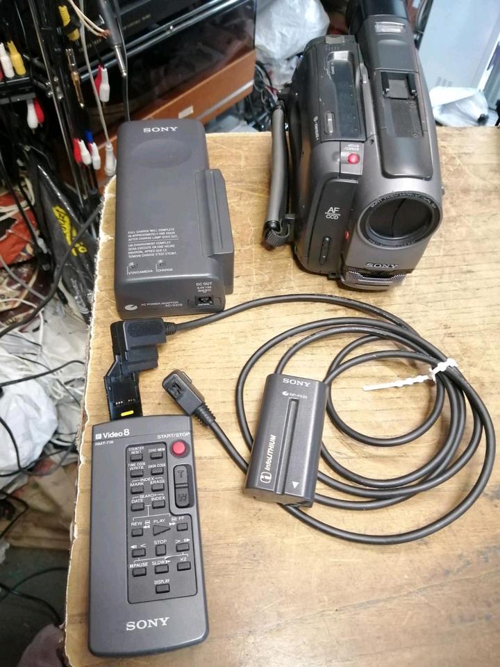 SONY CCD-TRV91E, Videocamera Hi8 +Video8, mit Zubehör!!