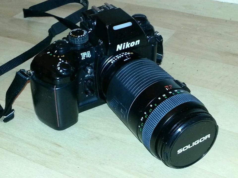 NIKON F4 Camera + SOLIGOR Objektiv + Blitz NIKON!