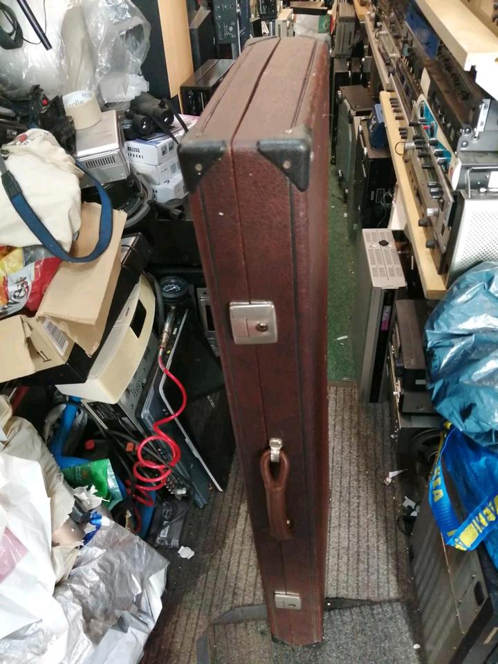FENDER-KOFFER, guter Zustand! OHNE Schlüssel!!!
