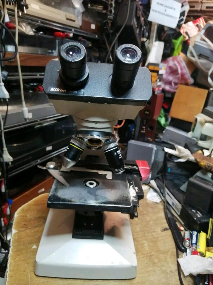 2 NIKON MIKROSKOPE, 1 Mikroskop ist etwas DEFEKT!!