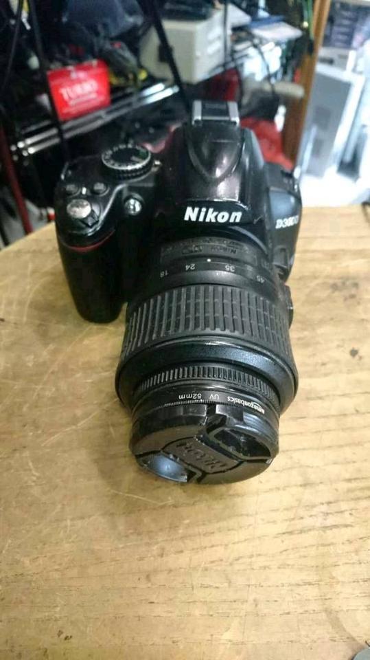 NIKON D3000, Digital-Camera + Objektiv und Zubehör, guter Zustand