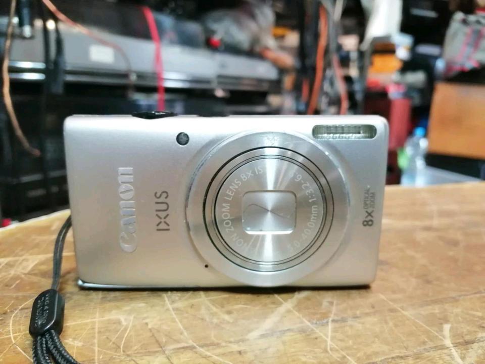 CANON IXUS 135, Digital-Kamera OHNE Speicherkarte!!