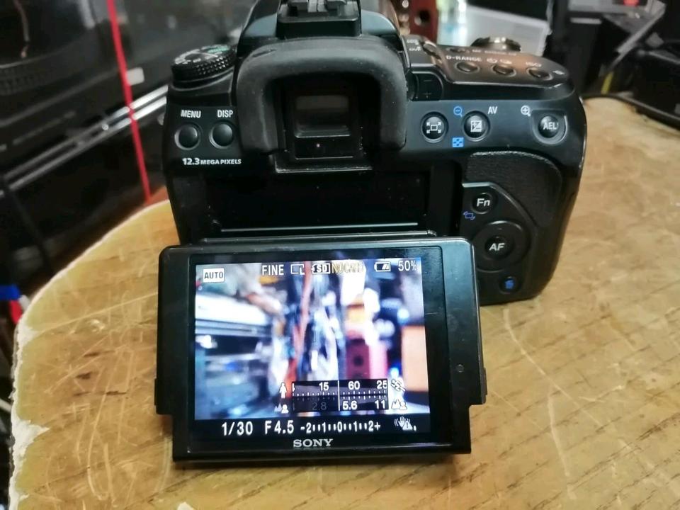 SONY ALPHA 500 Digitalkamera + SONY DT Objektiv + Zubehör!!
