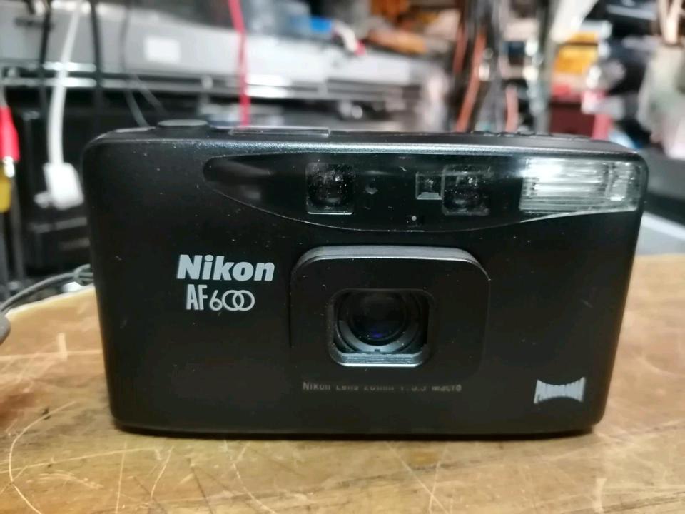 NIKON AF600, Analog-Kamera, etwas DEFEKT!!!