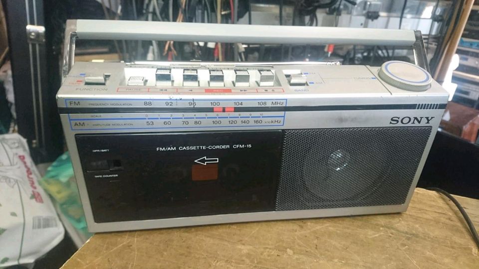 SONY CFM-15, 2 Band Radio-Cassetten-Recorder, etwas DEFEKT!!