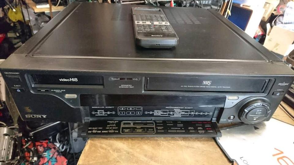 SONY EV-T1VC VHS-Videorecorder liest Video8+Hi8, etwas DEFEKT!!