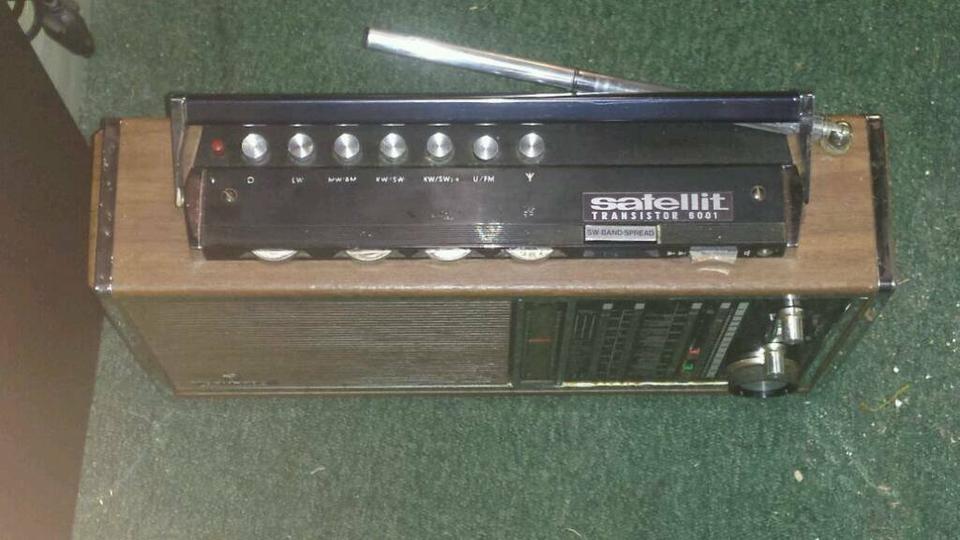 GRUNDIG Satellit Transistor 6001; SW-Band Radio; etwas DEFEKT!