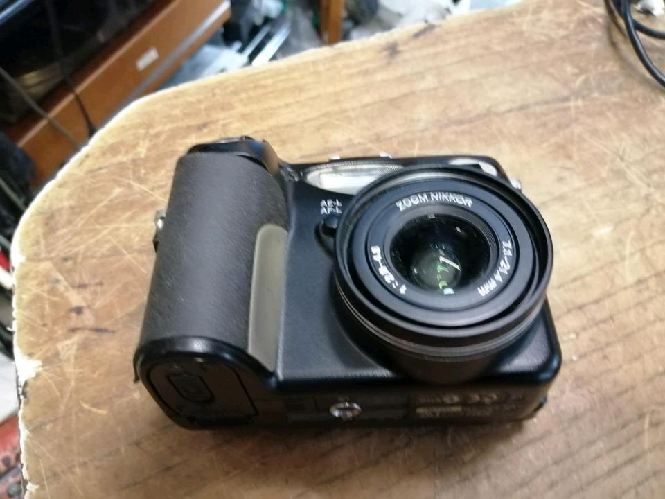 NIKON COOLPIX 5000, Digital-Kamera mit Zubehör!!
