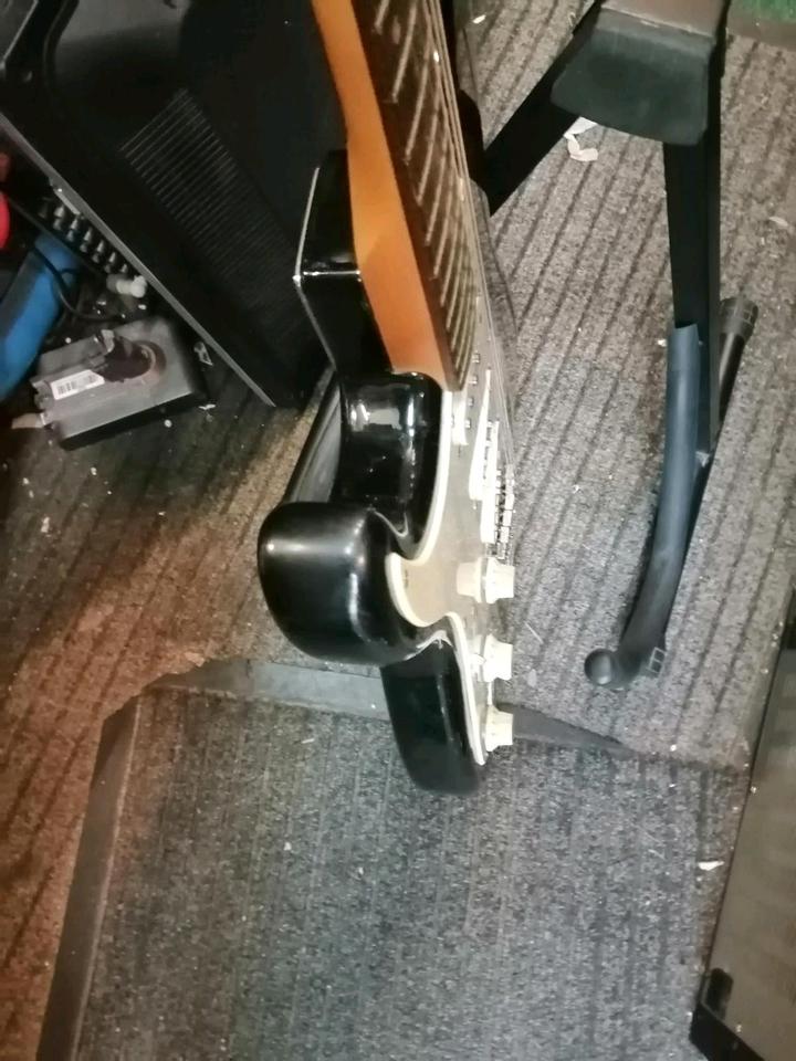 SQUIER STRAT, E-Gitarre für Linkshänder!!
