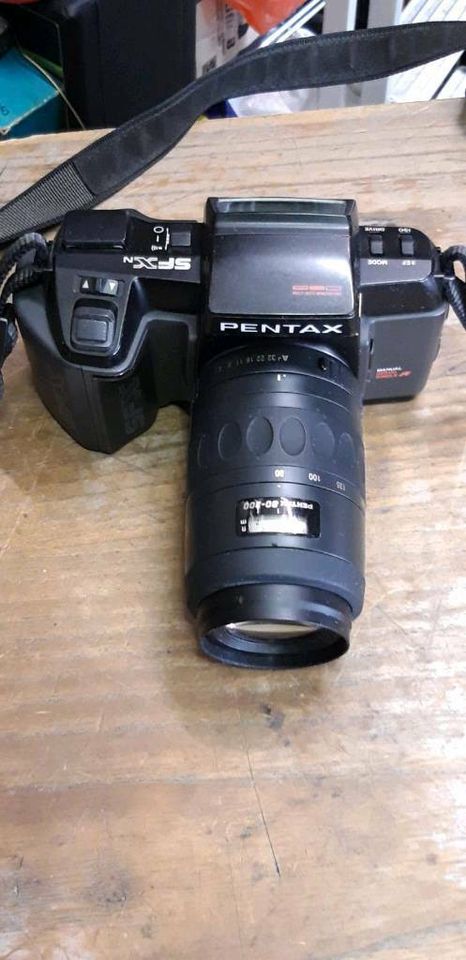 PENTAX SFX N, Analog-Camera und PENTAX F SMC 80-200 mm Objektiv