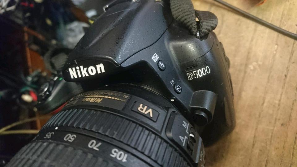 NIKON D5000 Digitalkamera + NIKON NIKKOR Objektiv