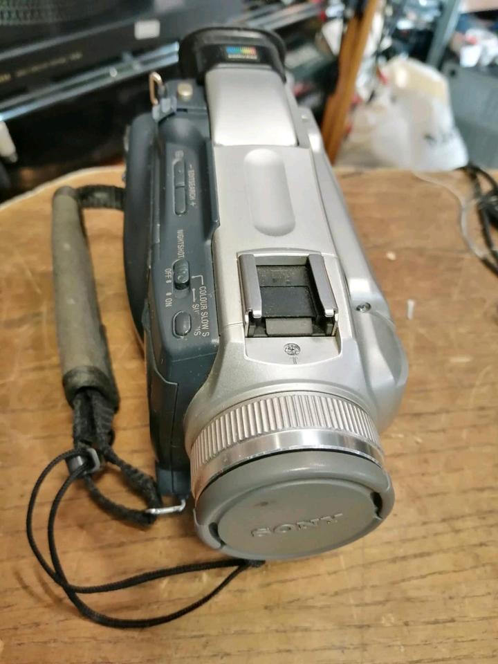 SONY DCR-TRV25E, MiniDV-Videocamera, OHNE Speicherkarte!