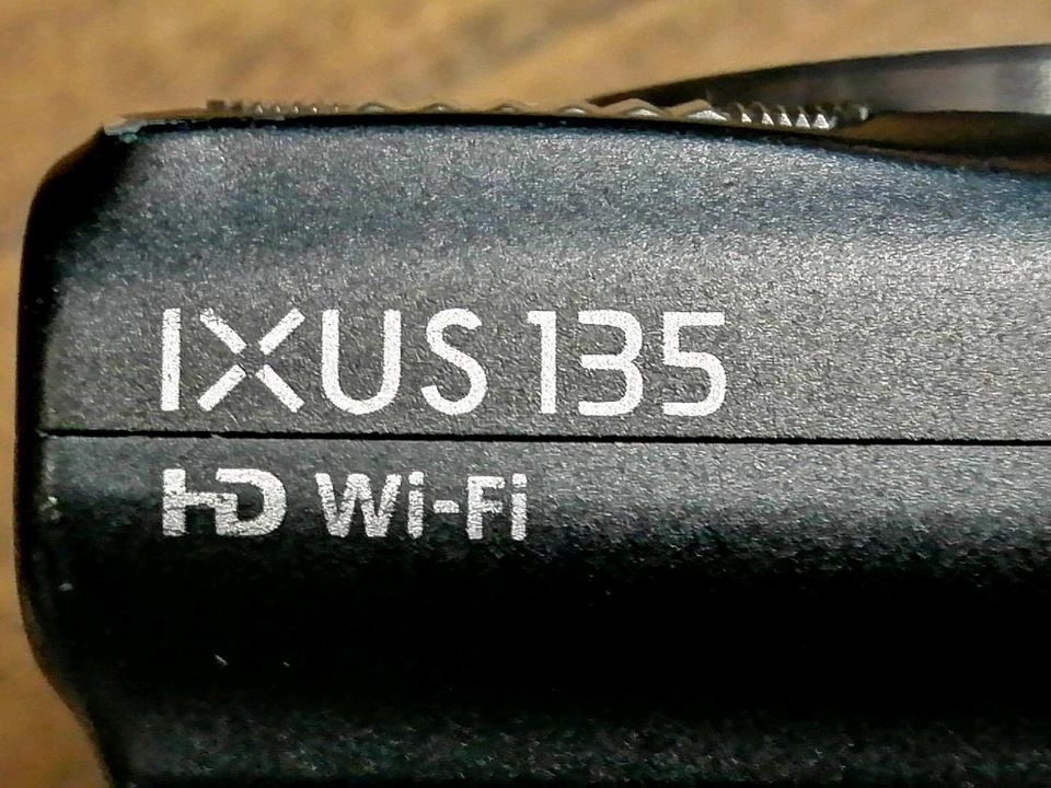 CANON IXUS 135, Digital-Kamera mit Zubehör!! Guter Zustand!