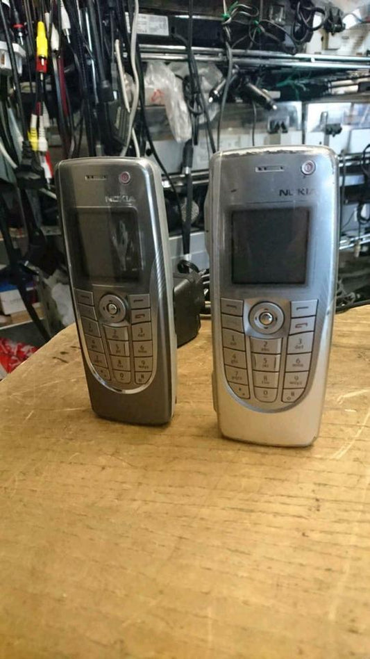 2 NOKIA Model: 9300 Type: RAE-6, Handys mit Zubehör!