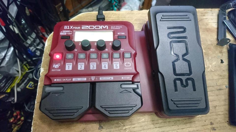 ZOOM B1X Four, Multi-Effects Processor/Effekt-Gerät!!