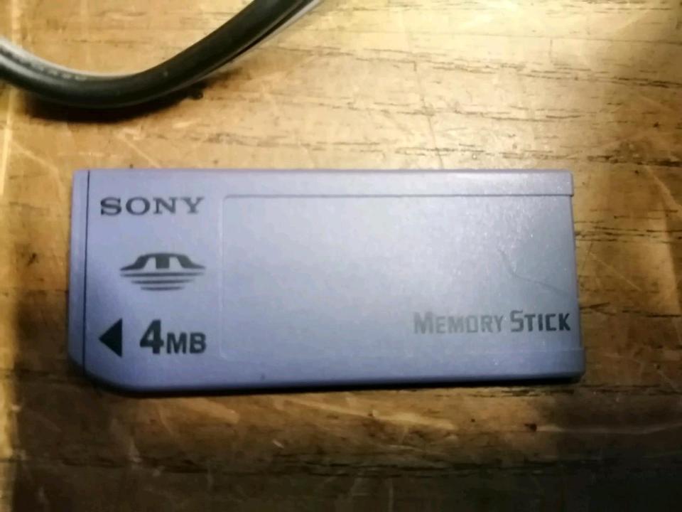 SONY DCR-TRV30E, MD-Videocamera mit Zubehör!!