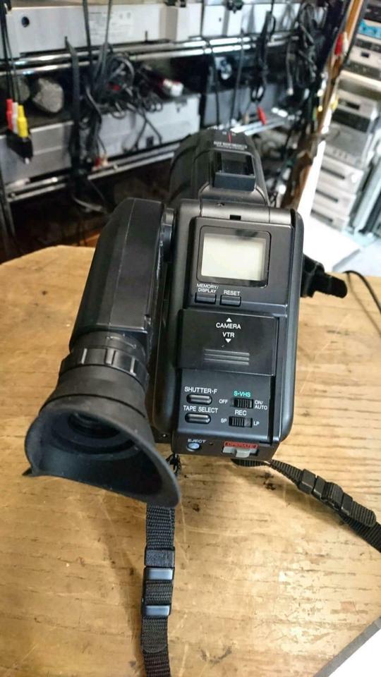 PANASONIC NV-MS95E, VHS-Videocamera mit Zubehör!