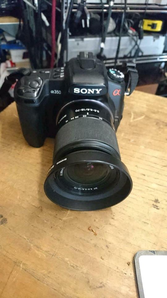 SONY DSLR-A350 Digital-Camera + SONY Objektiv und Zubehör