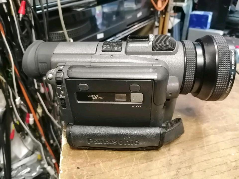 PANASONIC AG-EZ35E MiniDV-Videocamera mit Zubehör!!