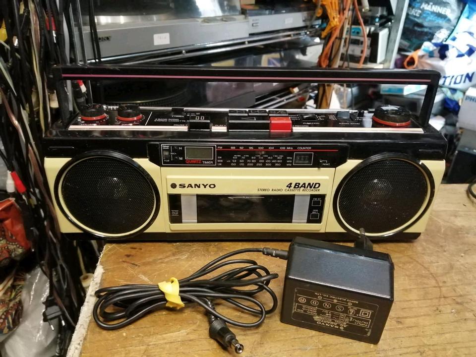 SANYO M-S350LE, Radio-Cassetten-Recorder mit Original-Adapter!!