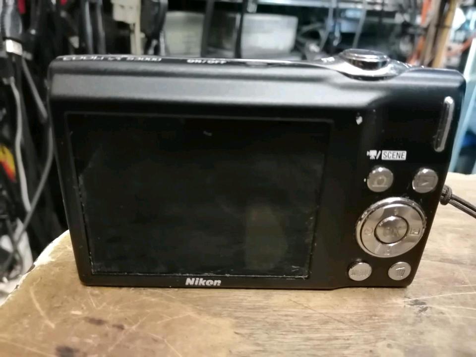 NIKON COOLPIX S3000, Digital-Kamera mit Zubehör!!!