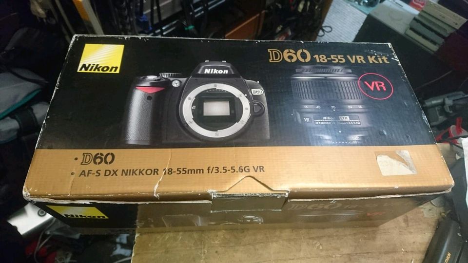 NIKON D60 Digita-Kamera - NEU + NIKON NIKKOR Objektiv + Zubehör!