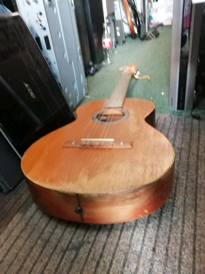 FRAMUS Amateur, Gitarre, 2 Saiten fehlen!