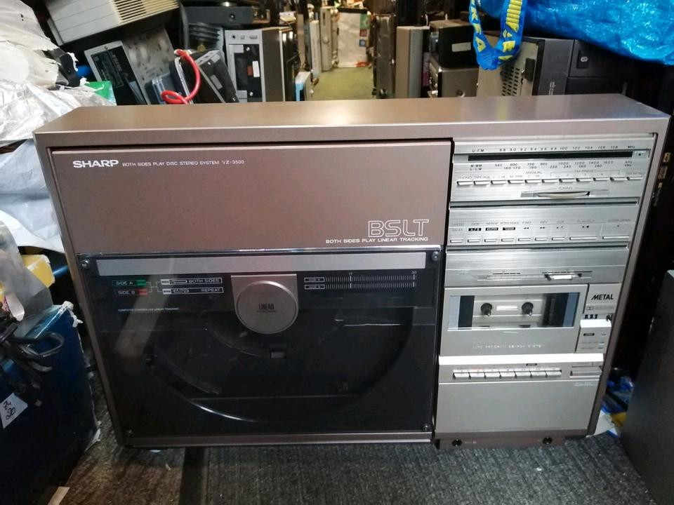 SHARP VZ-3500, Plattenspieler/Radio/Cassette/Verstärker!!!