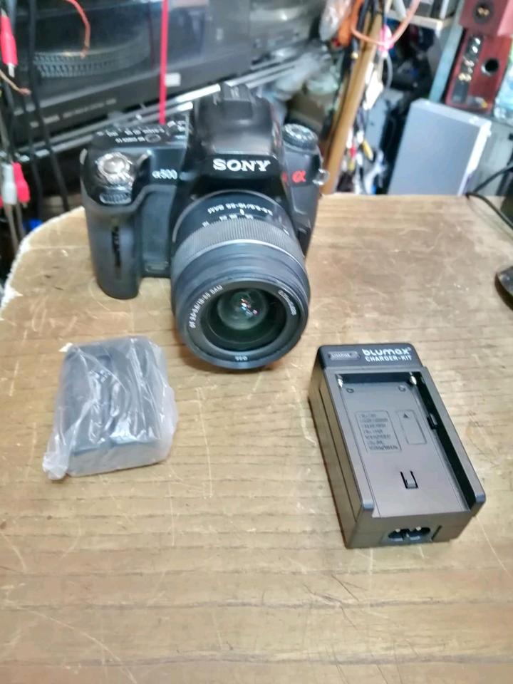 SONY ALPHA 500 Digitalkamera + SONY DT Objektiv + Zubehör!!