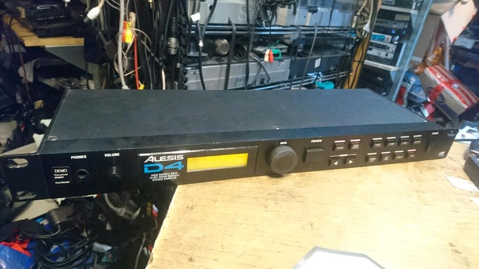 ALESIS D4, 16 BIT DRUM MODULE, mit Universal-Adapter!!