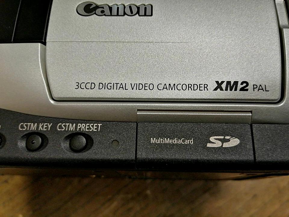 CANON XM2 3CCD Digital Video Camcorder + VL-10Li, mit Zubehör!!!