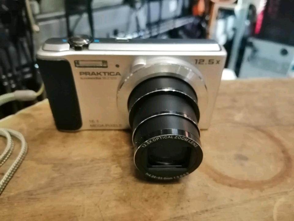 PRAKTICA LUXMEDIA 16-Z12S, Digital-Kamera mit Zubehör!!!